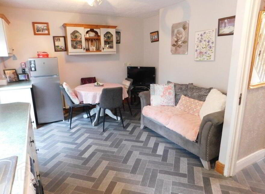 Karjena, 6 Saint John's Well, Fairhill, T23H1F6