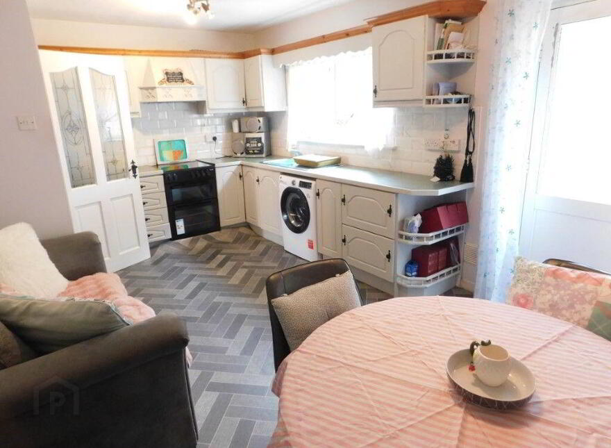 Karjena, 6 Saint John's Well, Fairhill, T23H1F6