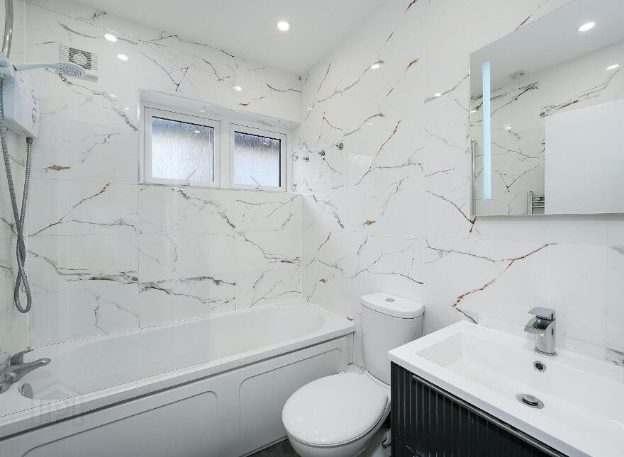 16 Oak Lawn, Royal Oak, Dublin 9, D09N9W0