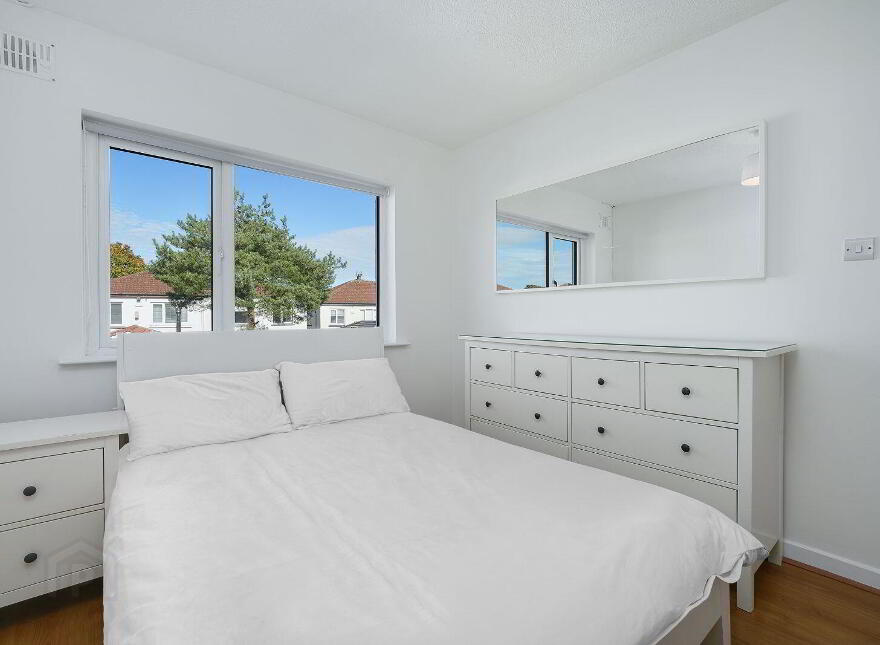 16 Oak Lawn, Royal Oak, Dublin 9, D09N9W0
