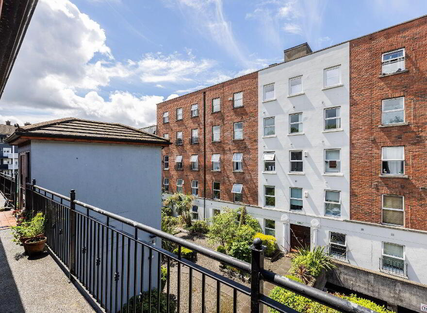Apartment 54 Grafton Hall (With Parking Space Opti, Dublin 2, D02ED28