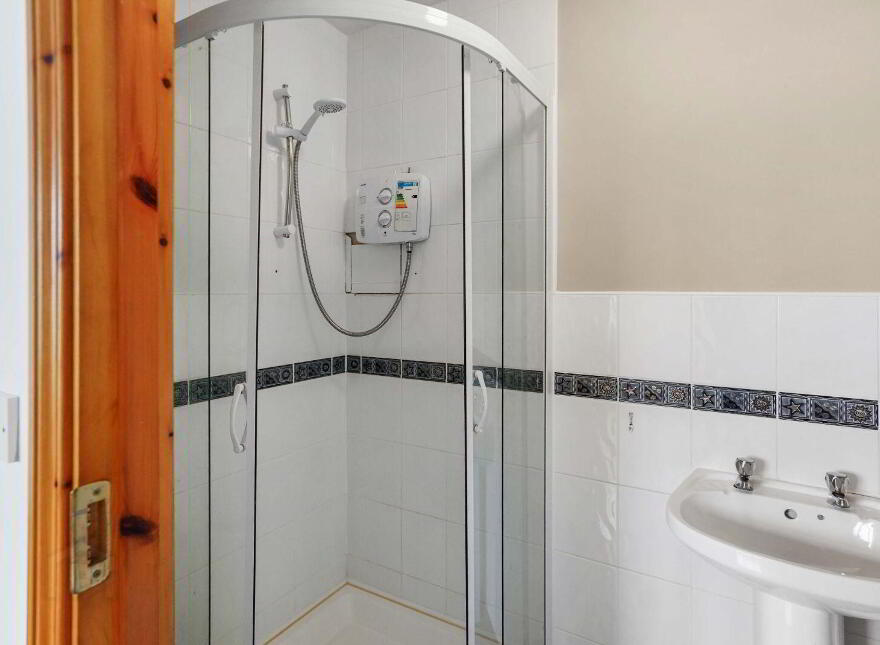 76 Lakeview, The Fair Green, Townparks, H12KD70
