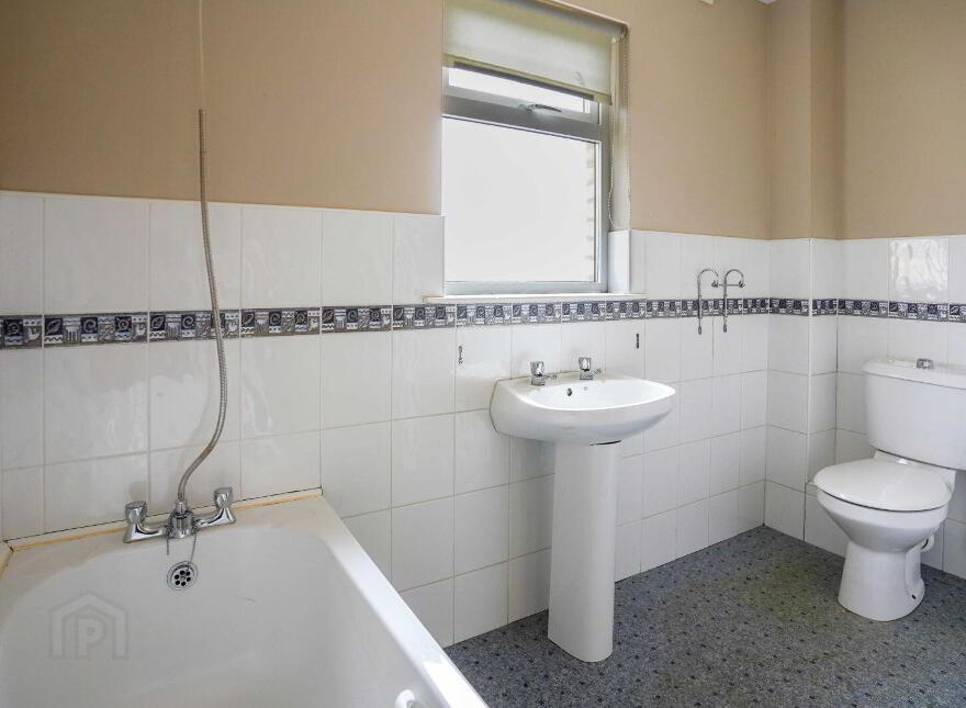 76 Lakeview, The Fair Green, Townparks, H12KD70