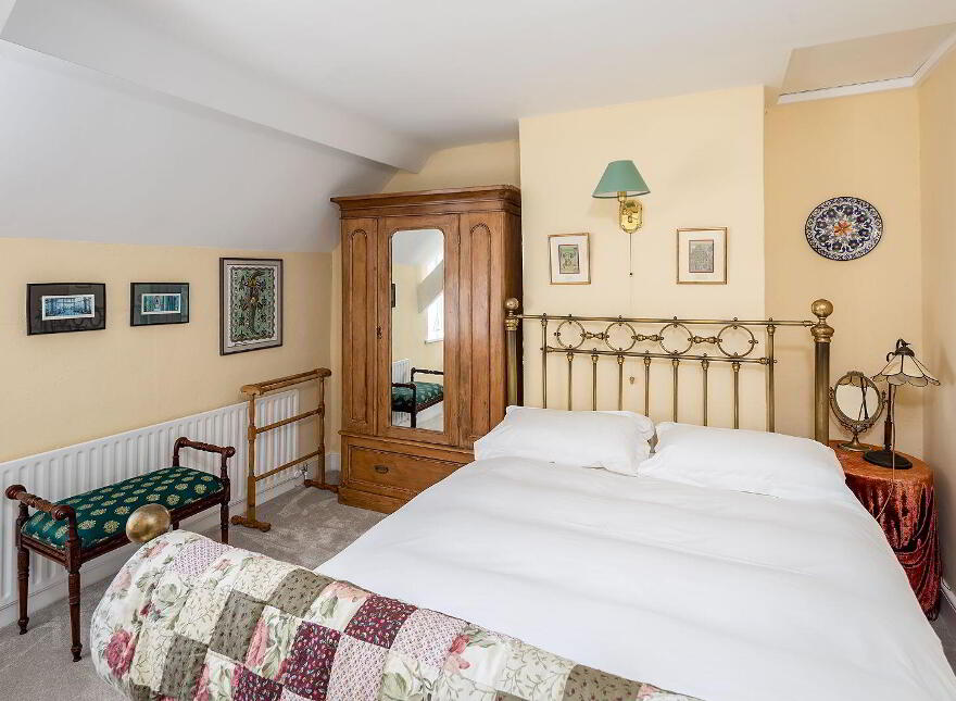 Brecon Lodge, East, East Ferry, P25WV60