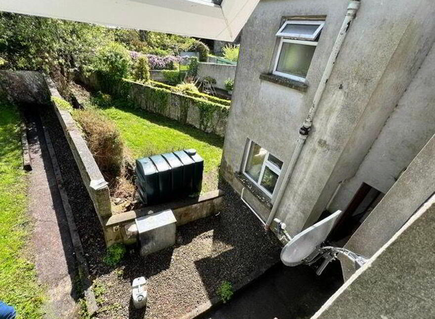 1 Apt. And Apt, 2 Molly Bourkes, Church Street, Toomevara, E45CF34
