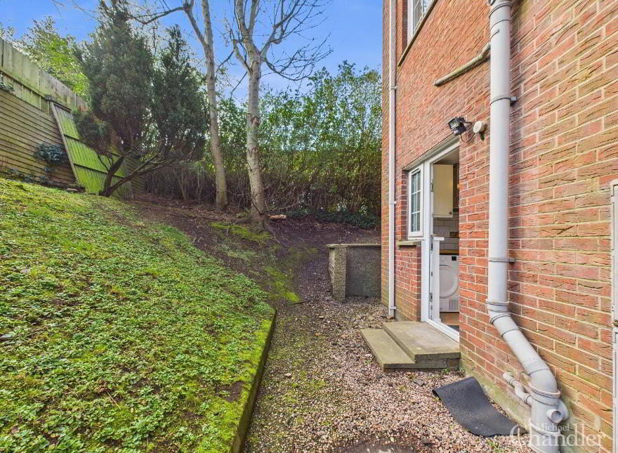 4 Park Place, Belfast, BT6 8FR