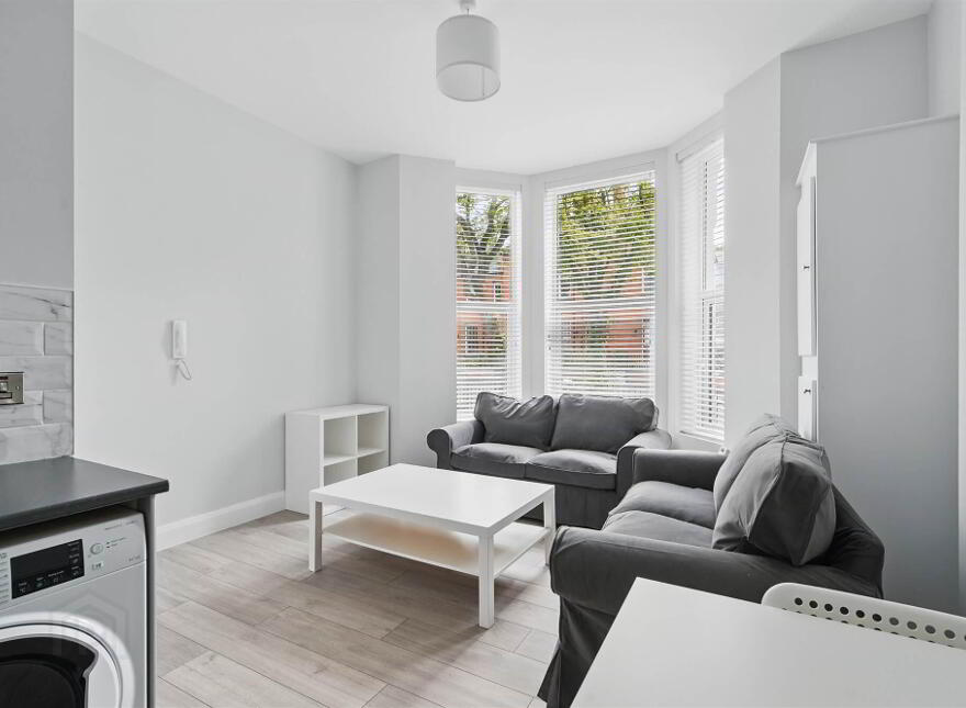 Apt 1, 37 Wellington Park, Lisburn Road, Belfast, BT9 6DN