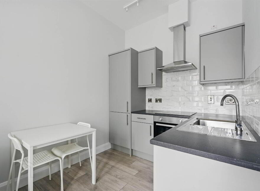 Apt 1, 37 Wellington Park, Lisburn Road, Belfast, BT9 6DN