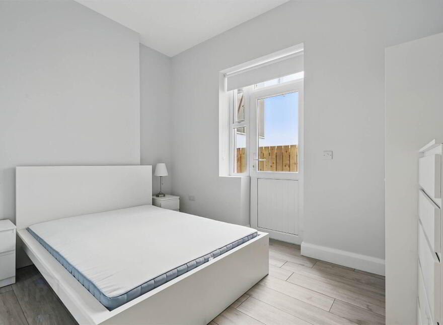 Apt 1, 37 Wellington Park, Lisburn Road, Belfast, BT9 6DN