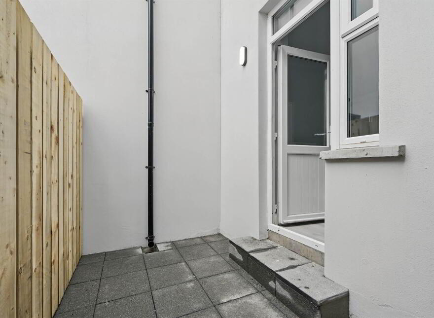 Apt 1, 37 Wellington Park, Lisburn Road, Belfast, BT9 6DN