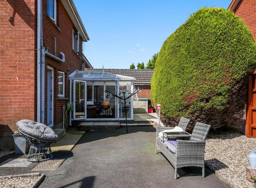9 Winchester Drive, Carryduff, Belfast, BT8 8QD