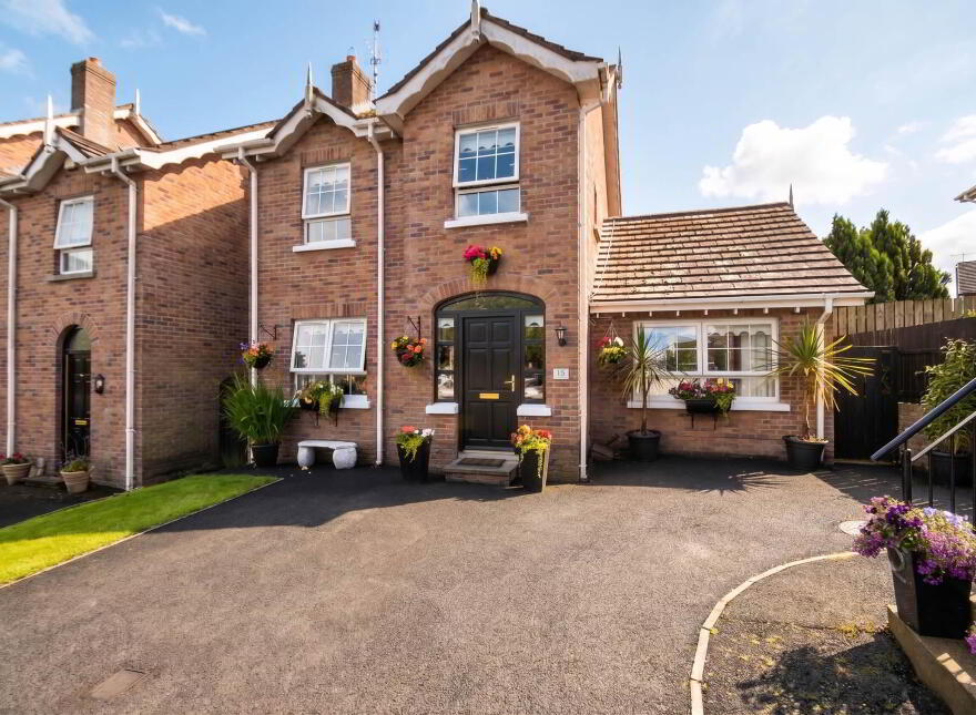 15 Mount Eagles Square, Belfast, BT17 0GY