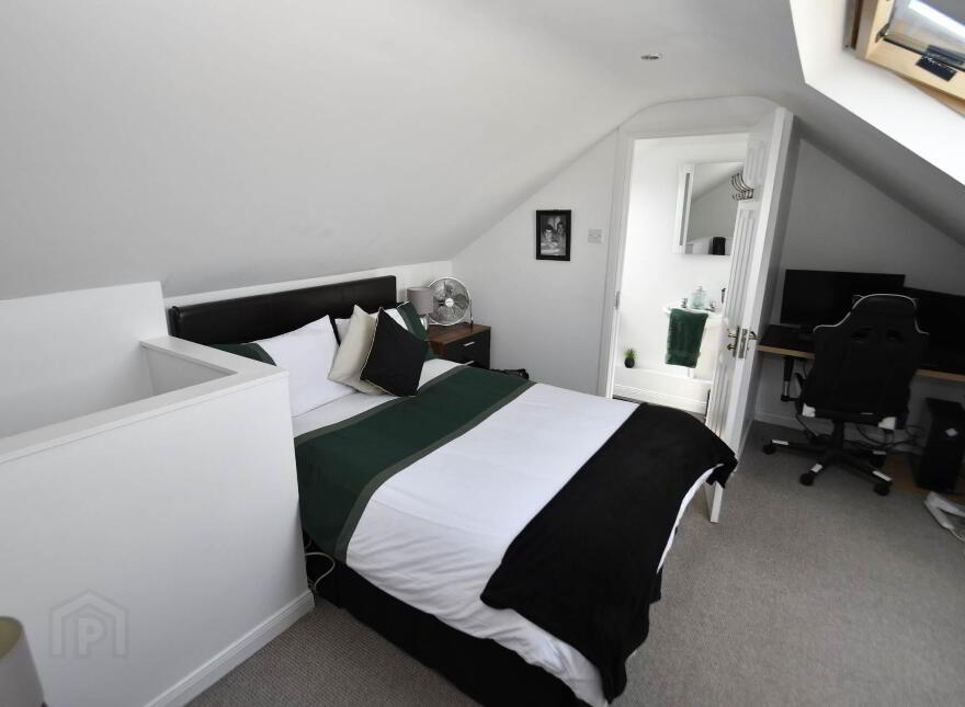 15 Mount Eagles Square, Belfast, BT17 0GY