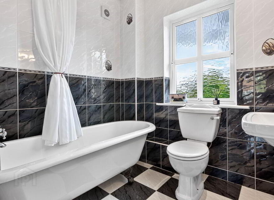 64 Whitestrand, Aylesbury Park, Sligo, F91AEV7