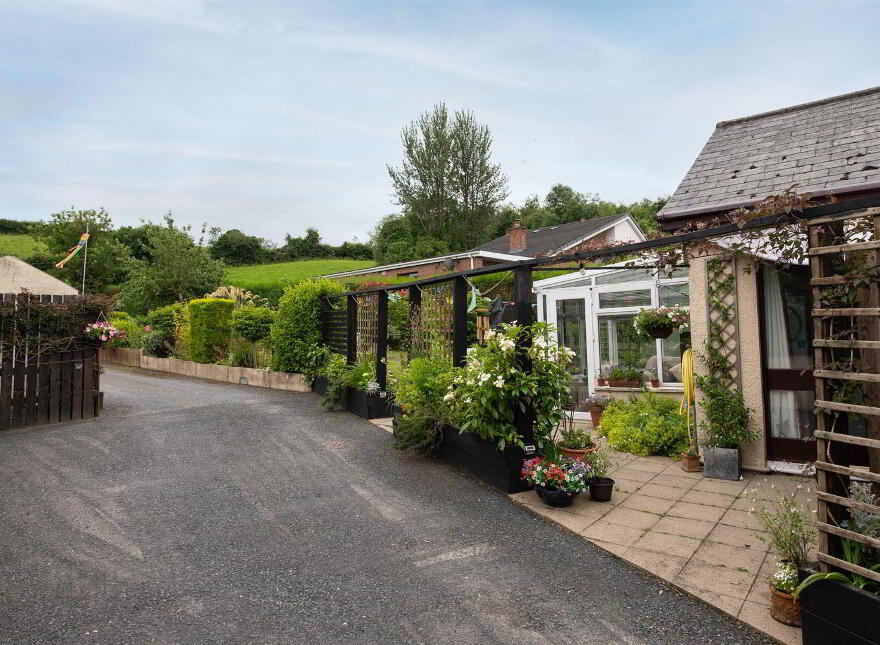 48 Ballymaglave Road, Ballynahinch, BT24 8QB