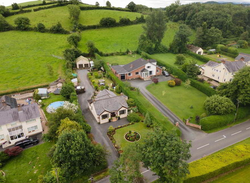 48 Ballymaglave Road, Ballynahinch, BT24 8QB
