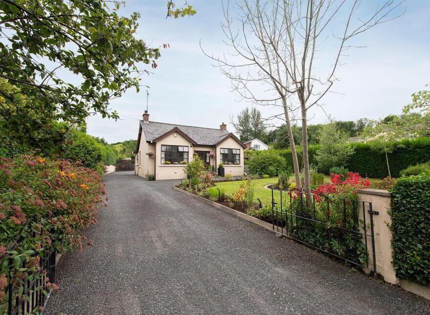 48 Ballymaglave Road, Ballynahinch, BT24 8QB