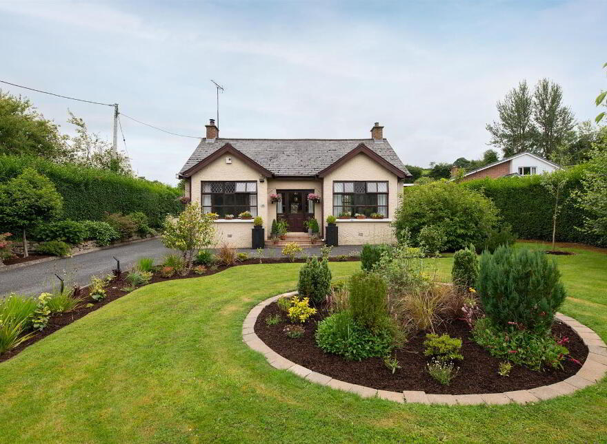 48 Ballymaglave Road, Ballynahinch, BT24 8QB