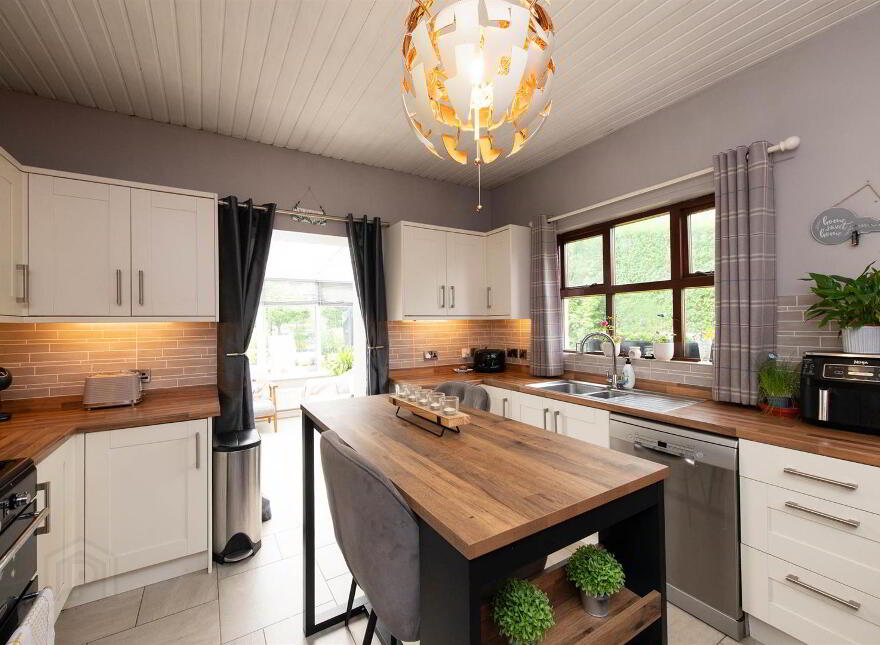 48 Ballymaglave Road, Ballynahinch, BT24 8QB