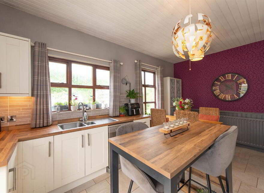 48 Ballymaglave Road, Ballynahinch, BT24 8QB