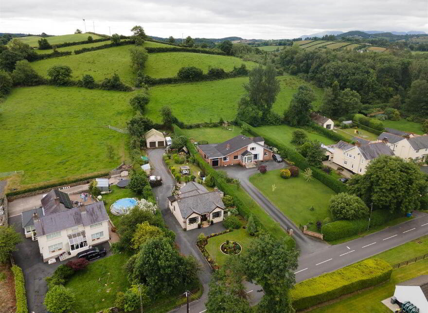 48 Ballymaglave Road, Ballynahinch, BT24 8QB