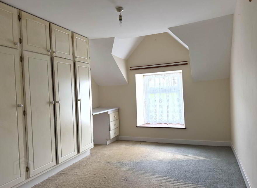 Glentara, Roscrea, E53TV02