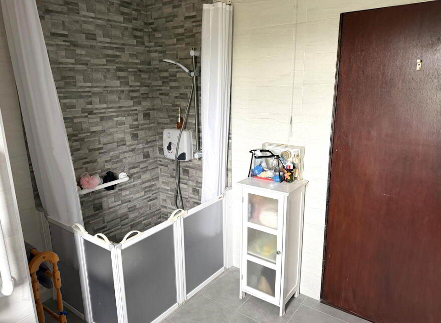 Glentara, Roscrea, E53TV02
