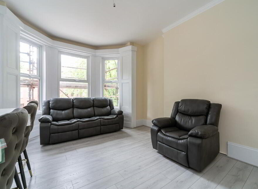 Apt 3, 112 Eglantine Avenue, Belfast, BT9 6EU
