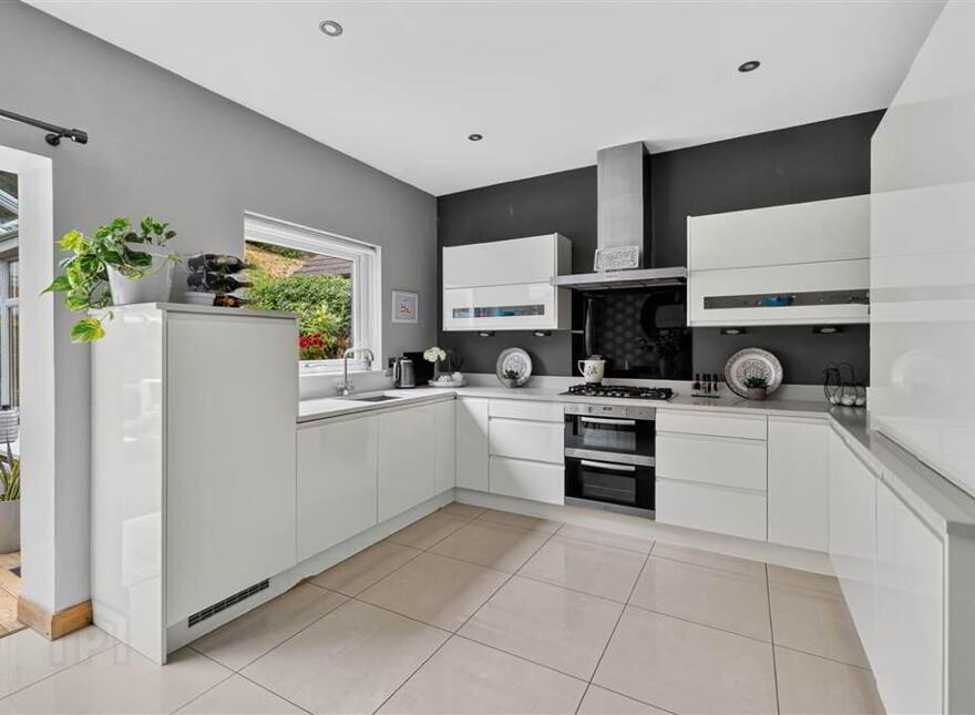27 Royal Lodge Avenue, Belfast, BT8 7YR