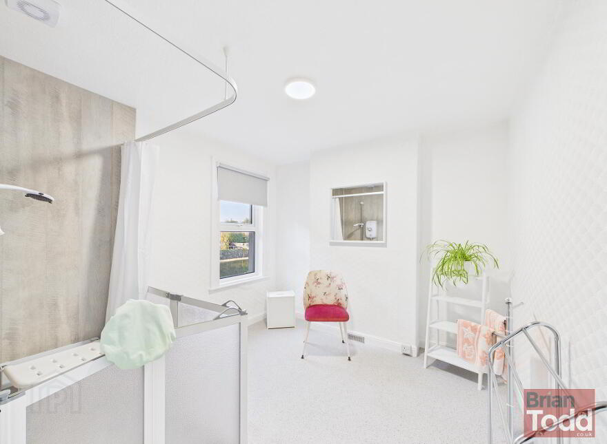 3 Chelmsford Place, Larne, BT40 1AF
