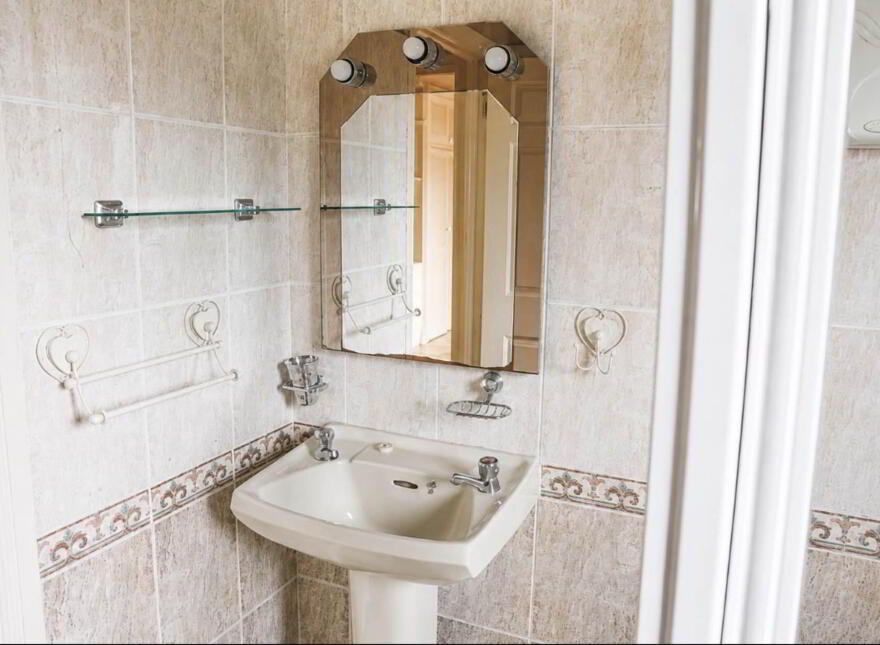 15 Oaklands Park, Letterkenny, F92C7HT