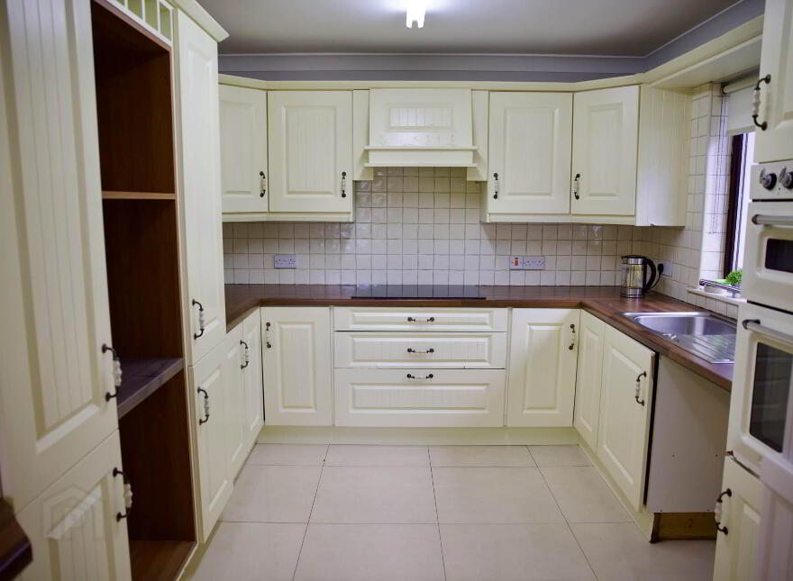 15 Oaklands Park, Letterkenny, F92C7HT