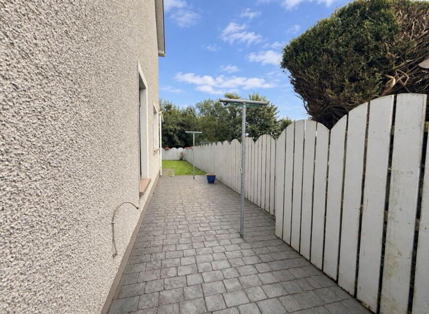 15 Oaklands Park, Letterkenny, F92C7HT