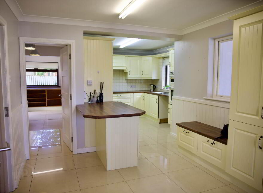15 Oaklands Park, Letterkenny, F92C7HT