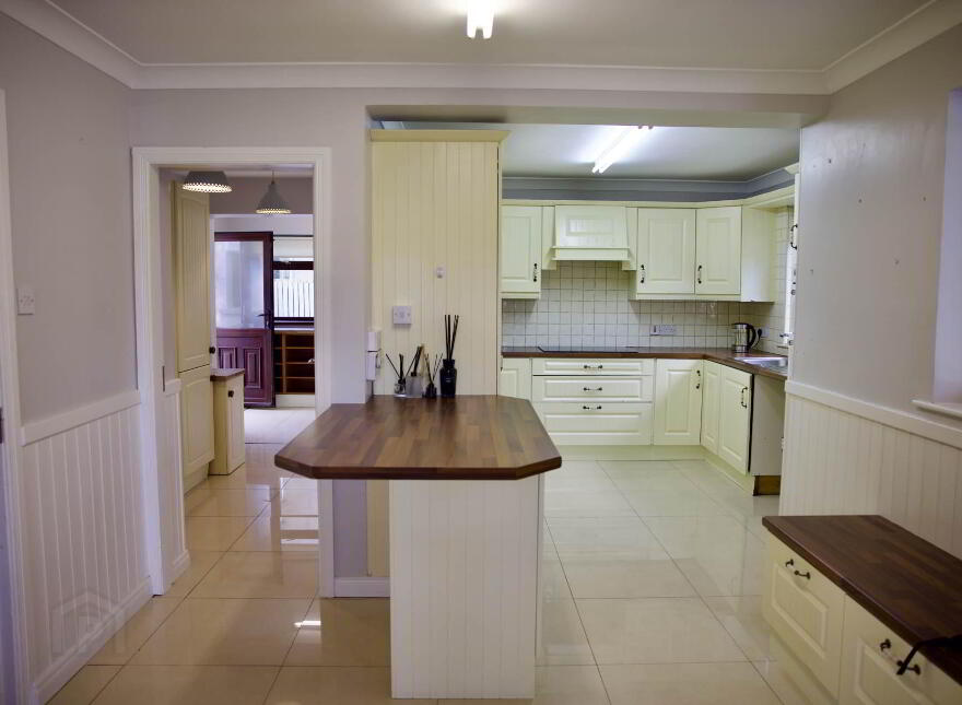 15 Oaklands Park, Letterkenny, F92C7HT