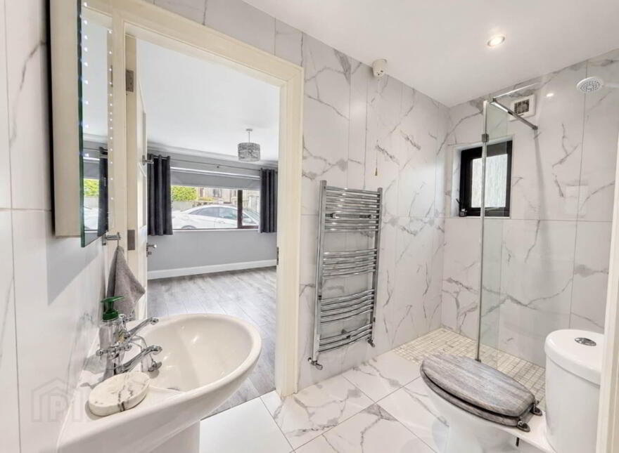 15 Oaklands Park, Letterkenny, F92C7HT