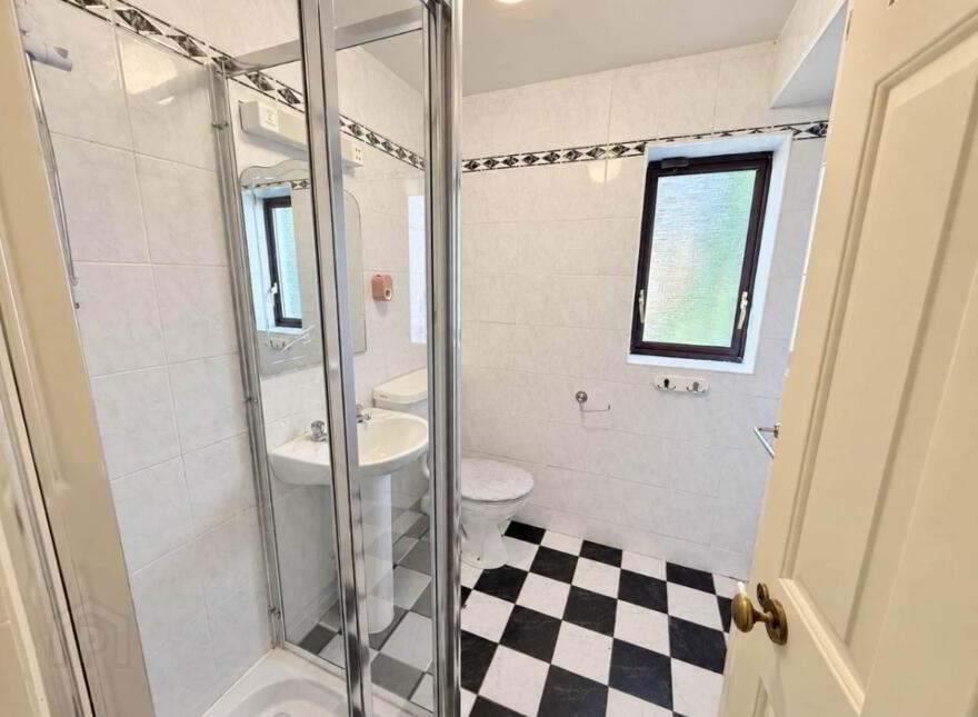 15 Oaklands Park, Letterkenny, F92C7HT