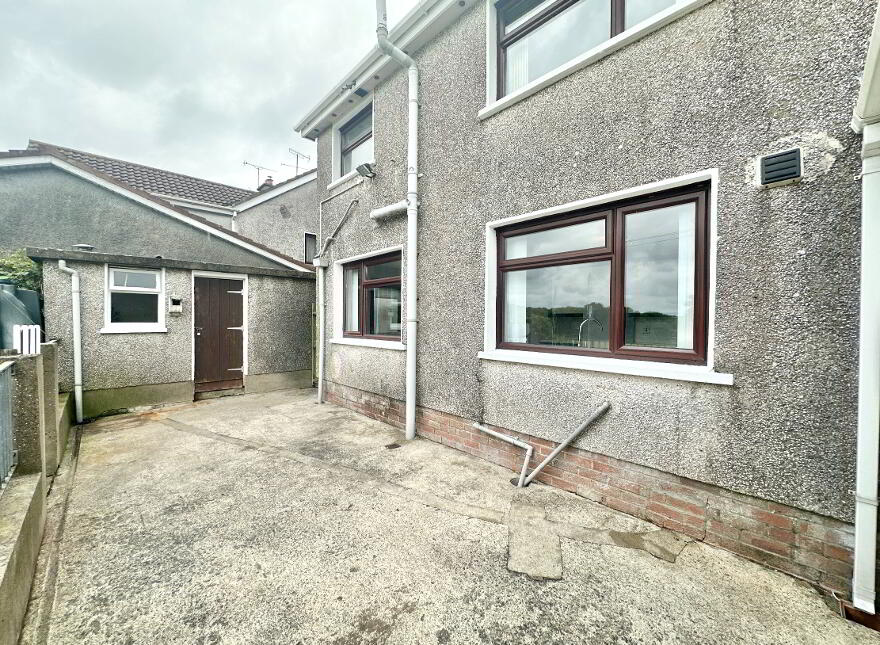 16 Father Cullen Park, Bessbrook, Newry, BT35 7AY