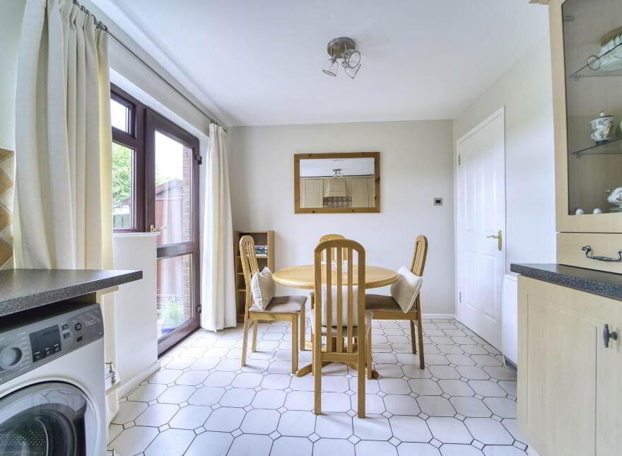 46 Glenwood Court, Lisburn, BT28 3UD