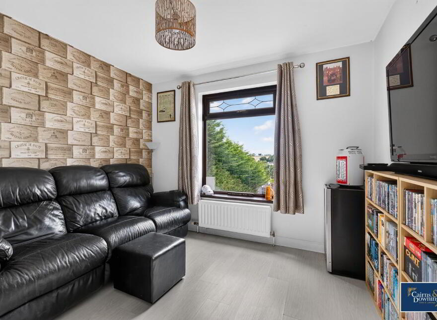 6 Hampton Court, Dromore, BT25 1SB