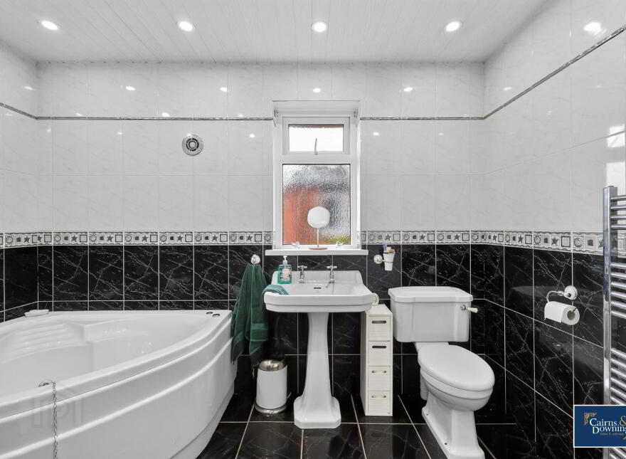 6 Hampton Court, Dromore, BT25 1SB