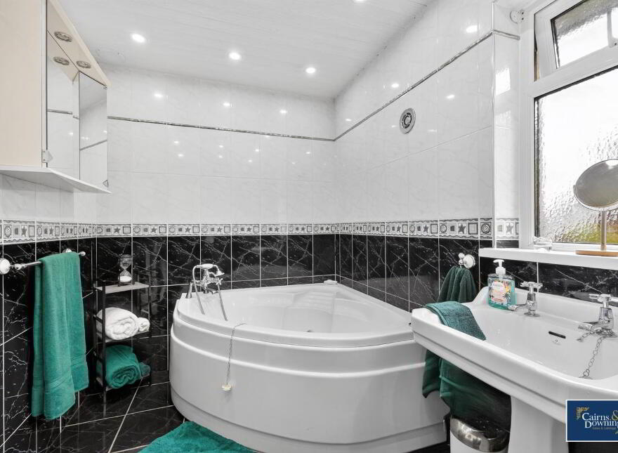 6 Hampton Court, Dromore, BT25 1SB