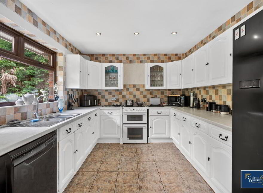 6 Hampton Court, Dromore, BT25 1SB