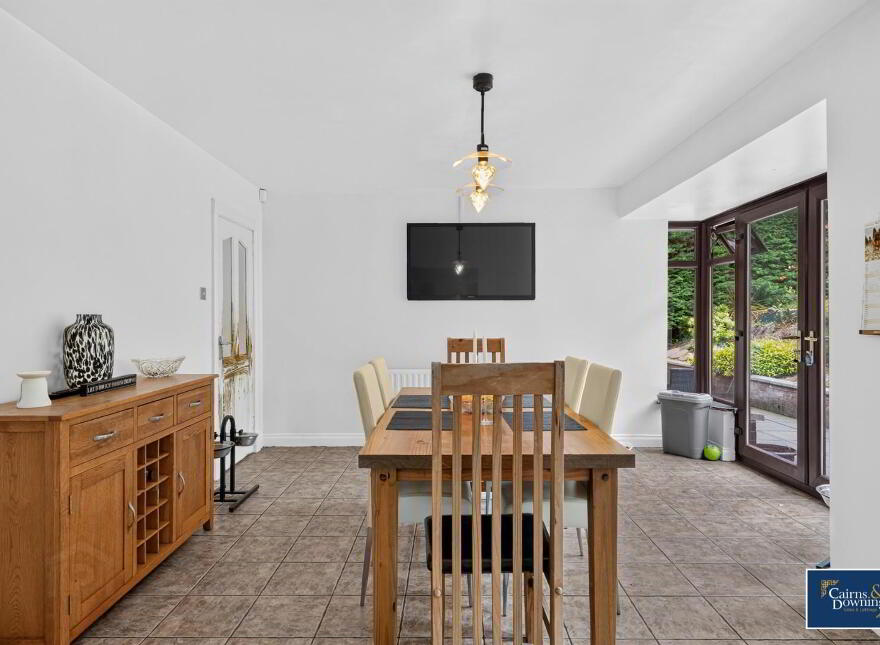 6 Hampton Court, Dromore, BT25 1SB