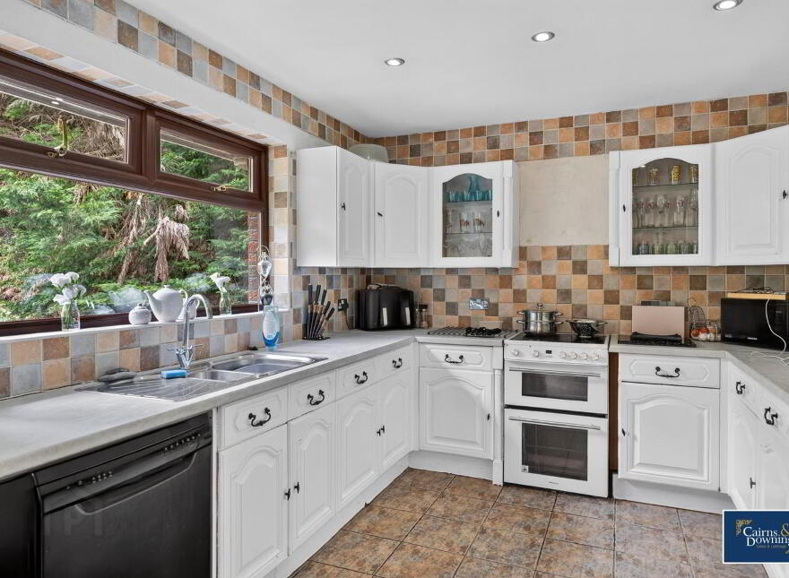 6 Hampton Court, Dromore, BT25 1SB
