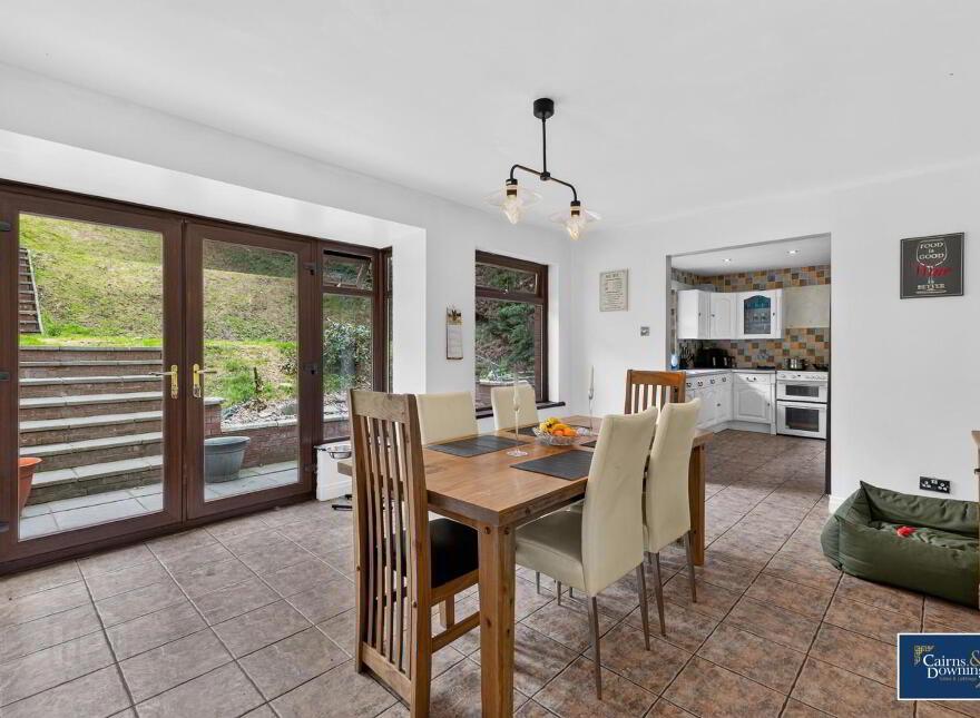 6 Hampton Court, Dromore, BT25 1SB