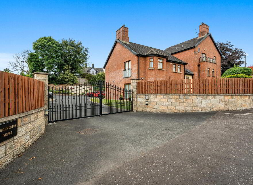 8 Thornleigh Mews, Lisburn, BT28 2PW photo