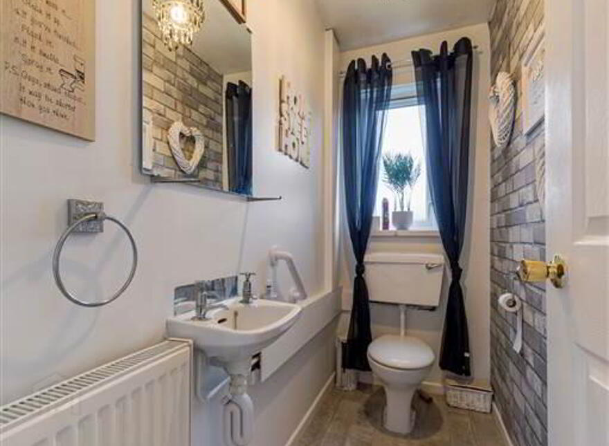 33 Woodside View, Belfast, BT17 0ST