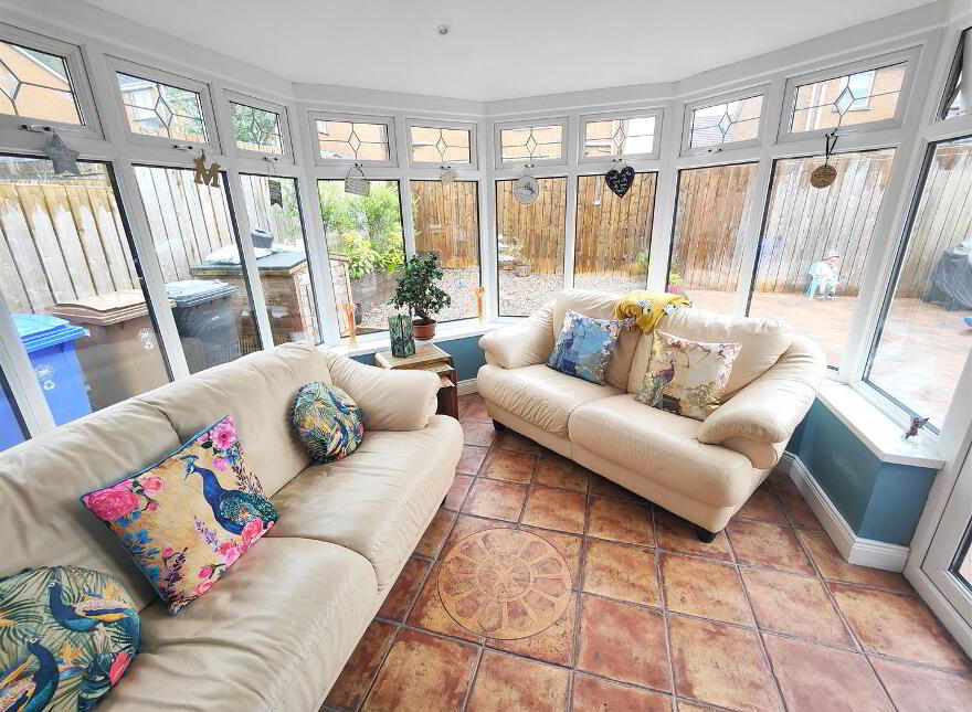 17 Lyndhurst Place, Belfast, BT13 3XU