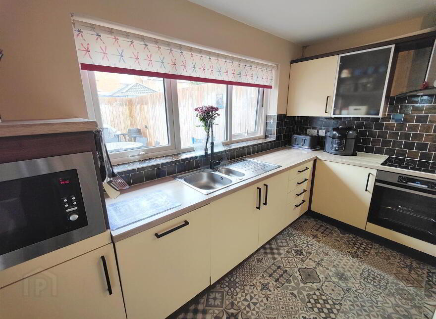 17 Lyndhurst Place, Belfast, BT13 3XU